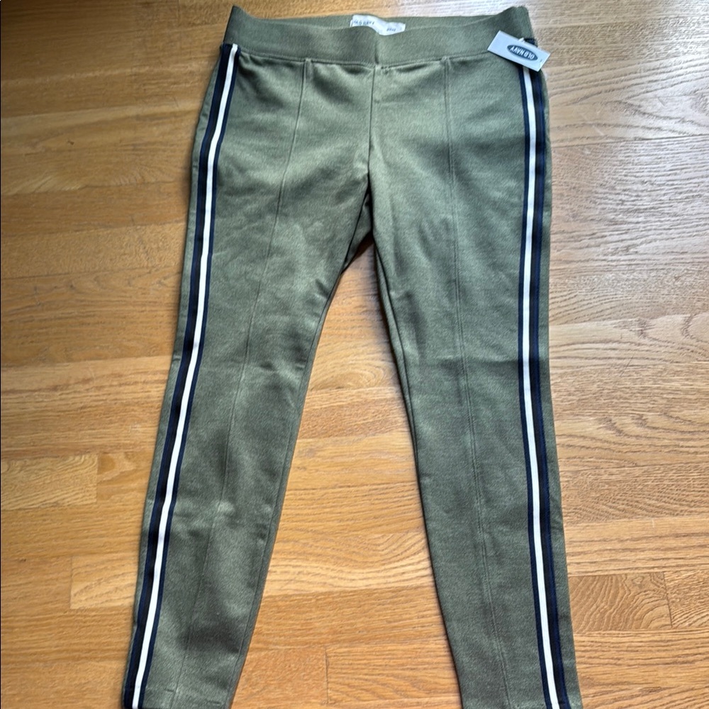 Green and Black Leggings with Athletic Stripes